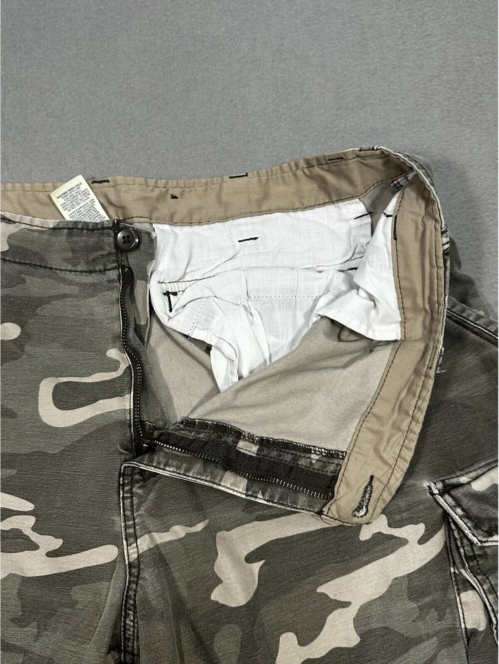 Faded Glory Mens Green Camouflage Multi Pockets Cargo Shorts SZ 42